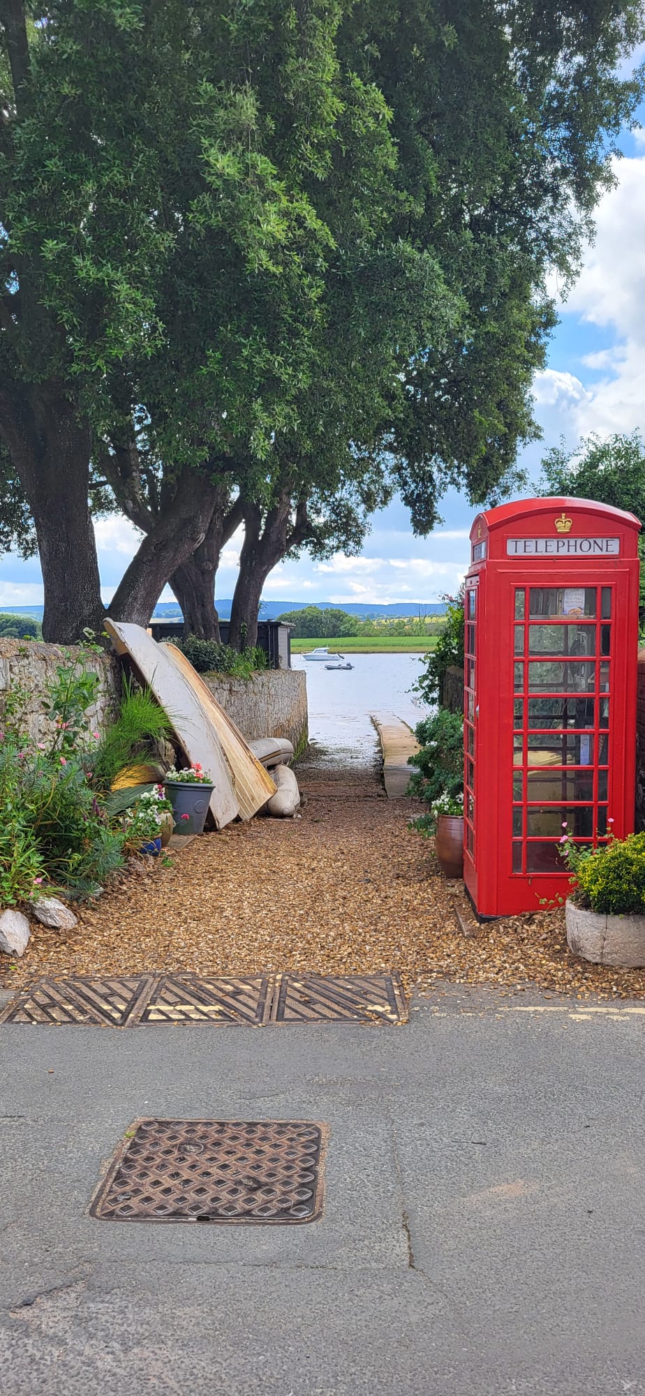 Topsham telephone box and down to the River&nbsp;Exe